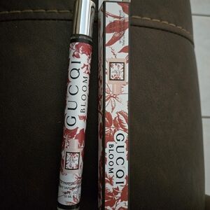 Gucci Bloom Rollerball - White with Red Floral Design